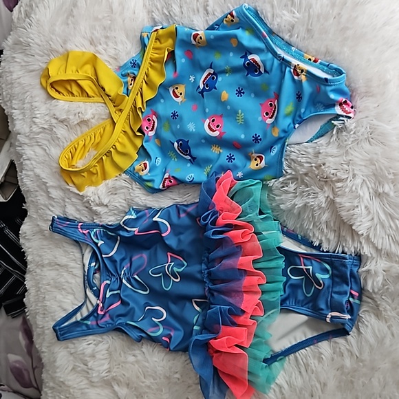 Toddler Swimsuits Size 3t - Picture 1 of 3